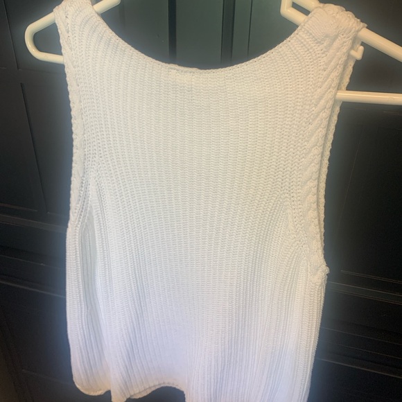 v-neck sweater tank-white (size large) - Picture 4 of 4
